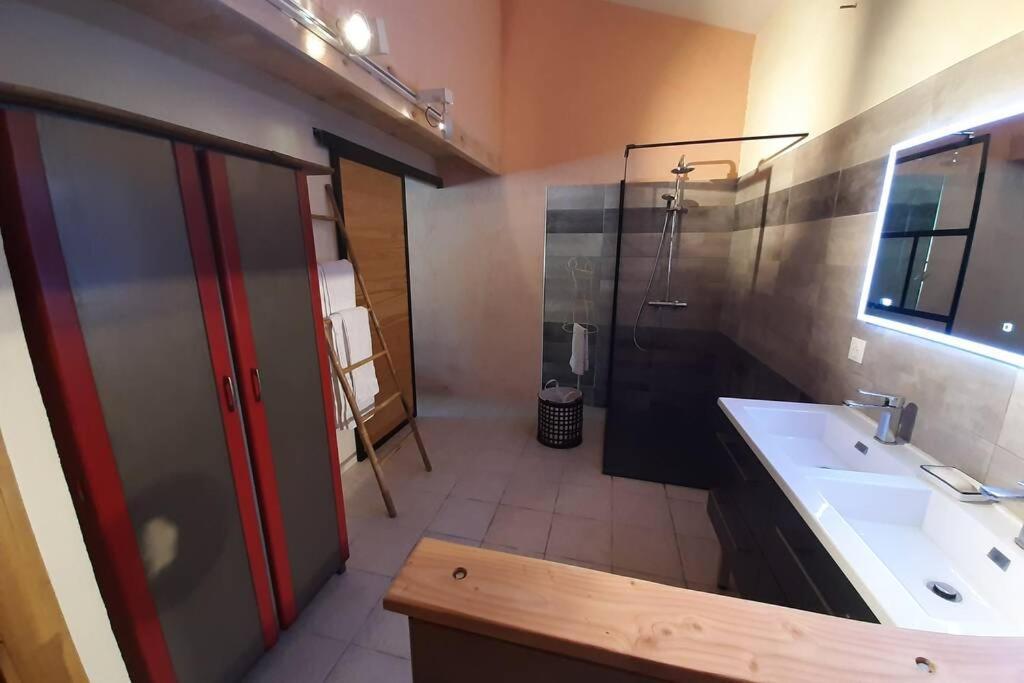 Appartamento Cave Atelier Dans Ancien Domaine Viticole Moux Esterno foto