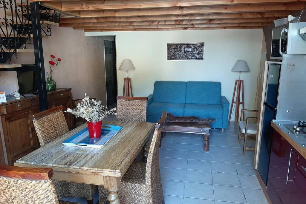 Appartamento Cave Atelier Dans Ancien Domaine Viticole Moux Esterno foto